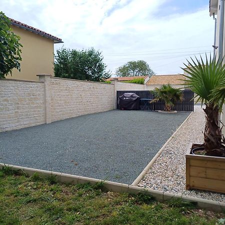 Ferienwohnung Le Lion D'Or Bessines Exterior foto