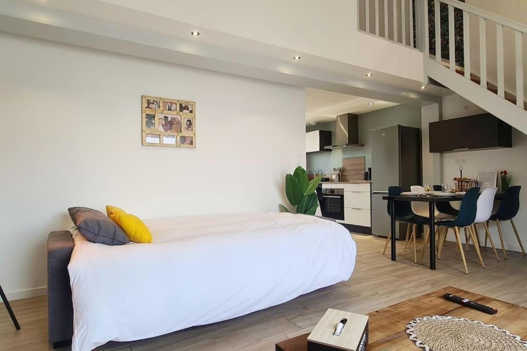 Ferienwohnung Le Lion D'Or Bessines Exterior foto