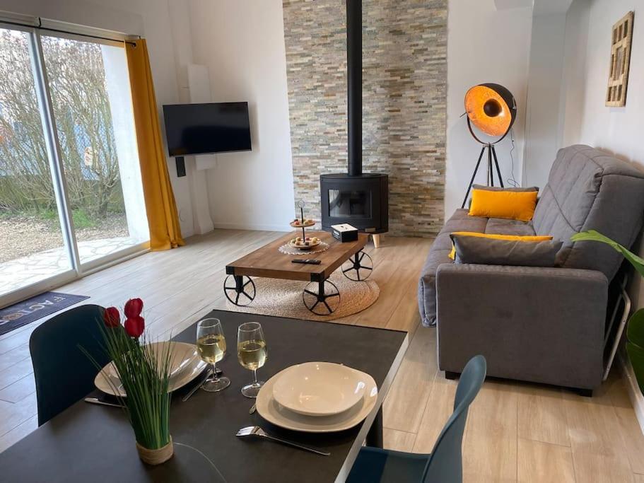 Ferienwohnung Le Lion D'Or Bessines Exterior foto